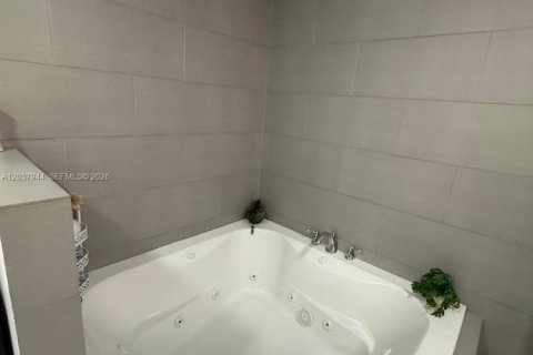 Villa ou maison à vendre à Miami, Floride: 5 chambres, 207.17 m2 № 2086078 - photo 19
