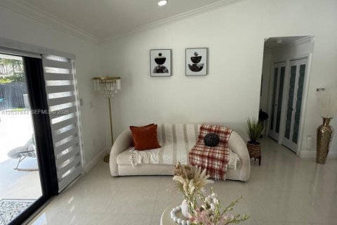 Villa ou maison à vendre à Miami, Floride: 5 chambres, 207.17 m2 № 2086078 - photo 7