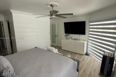 Villa ou maison à vendre à Miami, Floride: 5 chambres, 207.17 m2 № 2086078 - photo 18