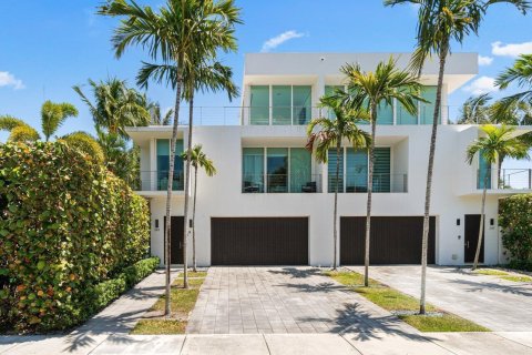 Townhouse in Delray Beach, Florida 4 bedrooms, 340.39 sq.m. № 2158350