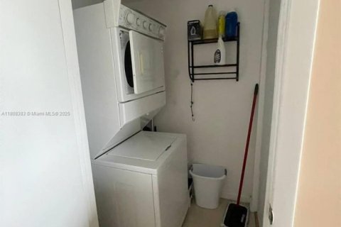 Condominio en alquiler en Hallandale Beach, Florida, 1 dormitorio, 80.92 m2 № 1748021 - foto 10