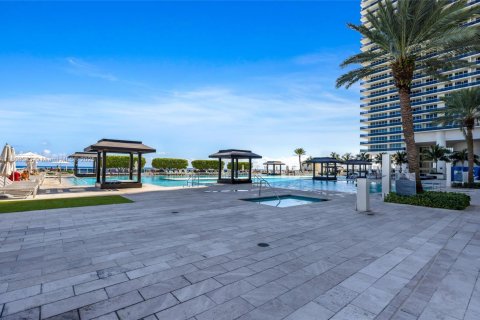 Condominio en alquiler en Hallandale Beach, Florida, 1 dormitorio, 80.92 m2 № 1748021 - foto 19