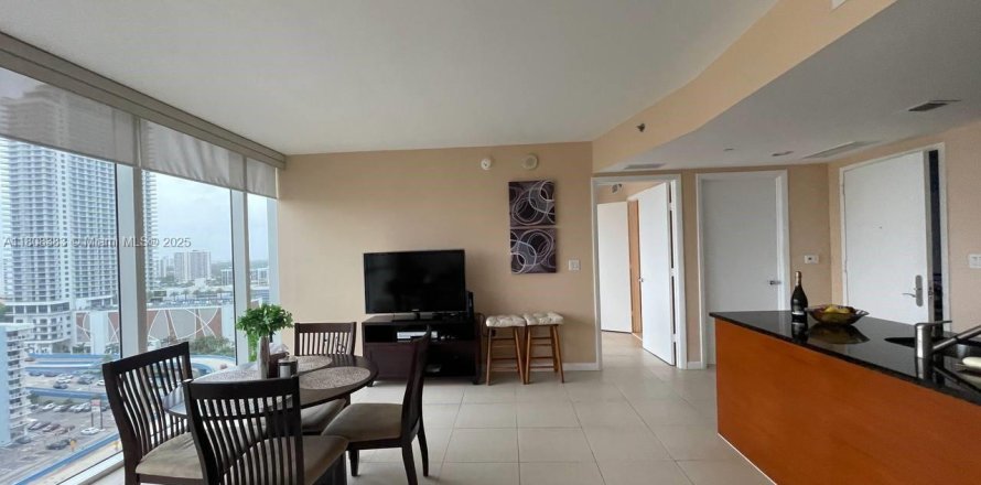 Condominio en Hallandale Beach, Florida, 1 dormitorio № 1748021