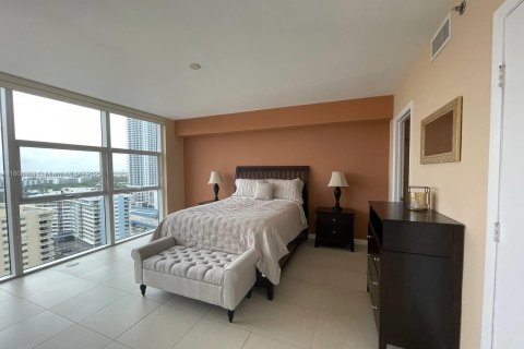 Condominio en alquiler en Hallandale Beach, Florida, 1 dormitorio, 80.92 m2 № 1748021 - foto 5