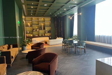 Condominio en alquiler en Miami, Florida, 2 dormitorios, 85.93 m2 № 1993619 - foto 3