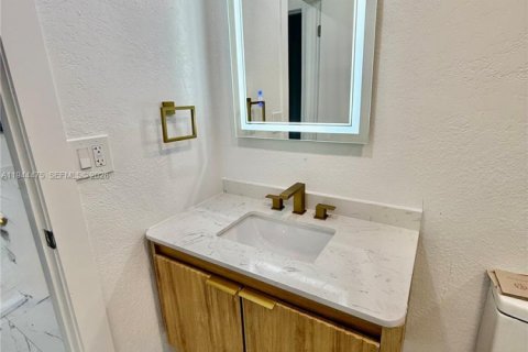 Propiedad comercial en venta en Hollywood, Florida, 145.58 m2 № 2001051 - foto 10