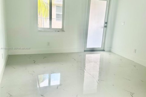 Propiedad comercial en venta en Hollywood, Florida, 145.58 m2 № 2001051 - foto 11