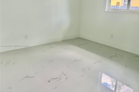 Propiedad comercial en venta en Hollywood, Florida, 145.58 m2 № 2001051 - foto 13