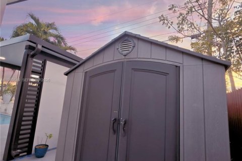 Villa ou maison à vendre à Pembroke Pines, Floride: 4 chambres, 150.87 m2 № 2030678 - photo 4