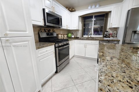 Villa ou maison à vendre à Pembroke Pines, Floride: 4 chambres, 150.87 m2 № 2030678 - photo 12