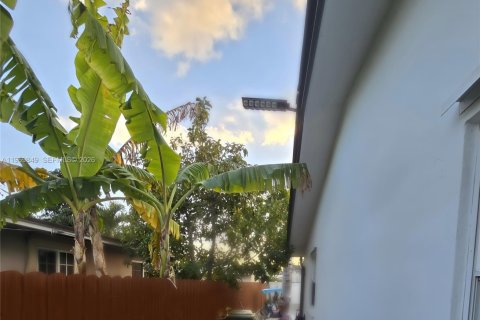 Villa ou maison à vendre à Pembroke Pines, Floride: 4 chambres, 150.87 m2 № 2030678 - photo 17