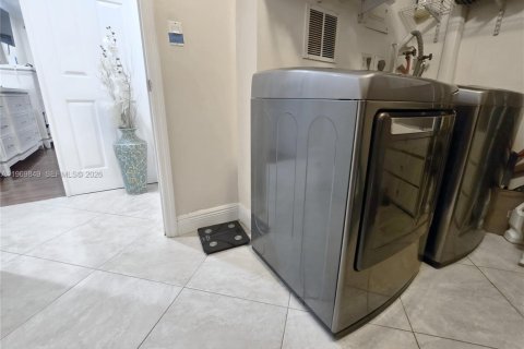 Villa ou maison à vendre à Pembroke Pines, Floride: 4 chambres, 150.87 m2 № 2030678 - photo 26