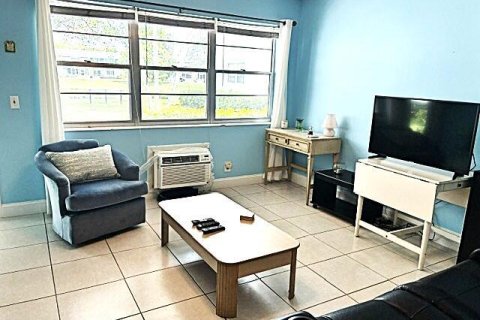 Купить кондоминиум в Дирфилд-Бич, Флорида 3 комнаты, 54.35м2, № 2243540 - фото 7