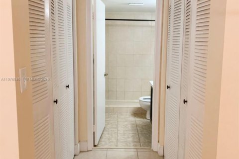 Copropriété à vendre à Hollywood, Floride: 2 chambres, 98.48 m2 № 2041716 - photo 9