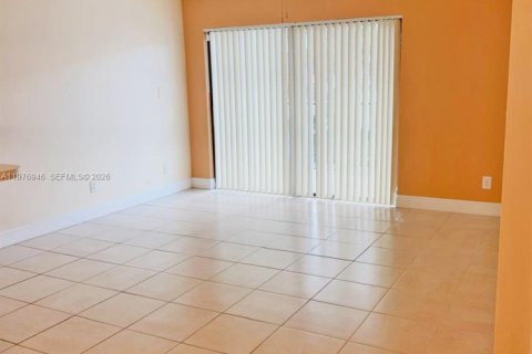 Copropriété à vendre à Hollywood, Floride: 2 chambres, 98.48 m2 № 2041716 - photo 6