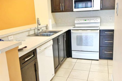 Copropriété à vendre à Hollywood, Floride: 2 chambres, 98.48 m2 № 2041716 - photo 3