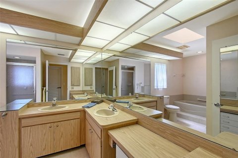 House in Sarasota, Florida 2 bedrooms, 171.5 sq.m. № 1687076 - photo 11