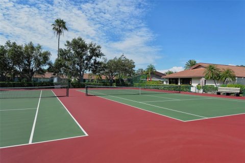 House in Sarasota, Florida 2 bedrooms, 171.5 sq.m. № 1687076 - photo 22