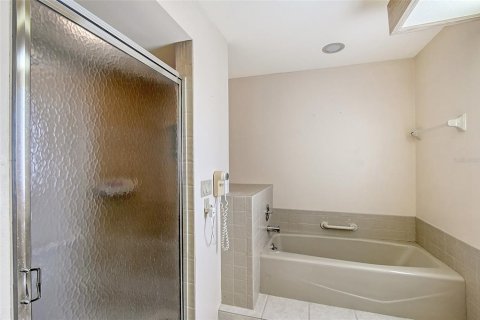 House in Sarasota, Florida 2 bedrooms, 171.5 sq.m. № 1687076 - photo 12