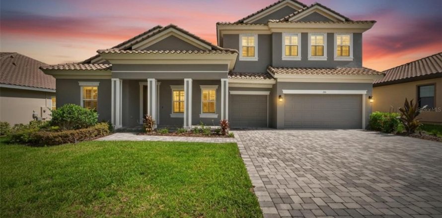 House in Brandon, Florida 5 bedrooms, 437.48 sq.m. № 2095675