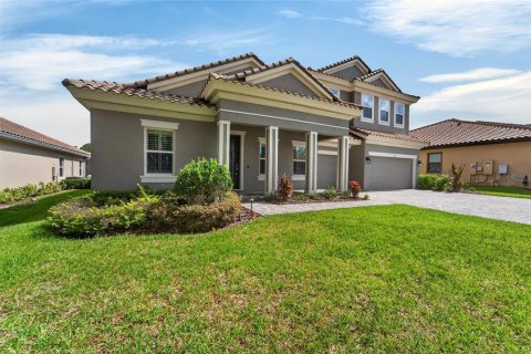 House in Brandon, Florida 5 bedrooms, 437.48 sq.m. № 2095675 - photo 4