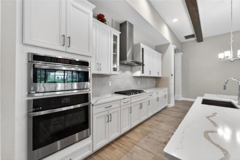 House in Brandon, Florida 5 bedrooms, 437.48 sq.m. № 2095675 - photo 18