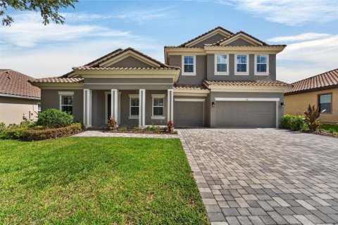 House in Brandon, Florida 5 bedrooms, 437.48 sq.m. № 2095675 - photo 3