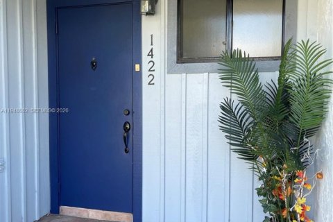 Townhouse in Hollywood, Florida 2 bedrooms, 106.84 sq.m. № 2005196 - photo 20