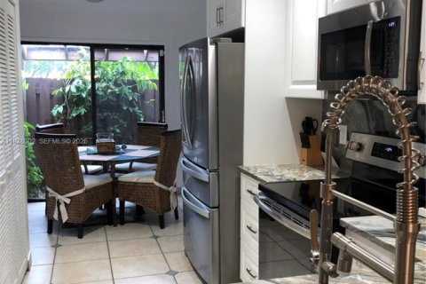 Townhouse in Hollywood, Florida 2 bedrooms, 106.84 sq.m. № 2005196 - photo 19