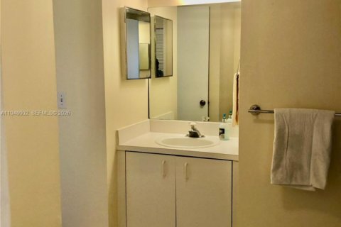 Townhouse in Hollywood, Florida 2 bedrooms, 106.84 sq.m. № 2005196 - photo 7