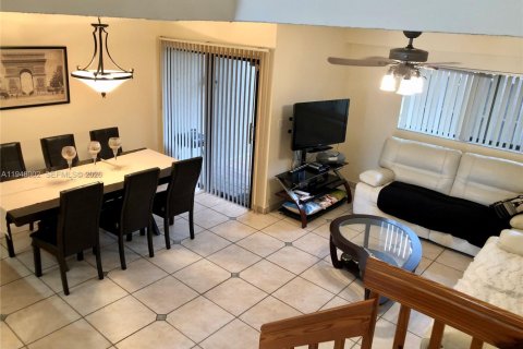 Townhouse in Hollywood, Florida 2 bedrooms, 106.84 sq.m. № 2005196