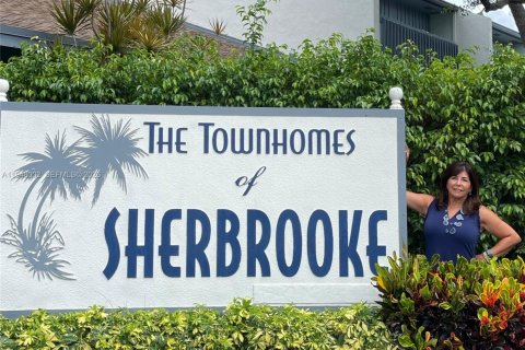 Townhouse in Hollywood, Florida 2 bedrooms, 106.84 sq.m. № 2005196 - photo 5