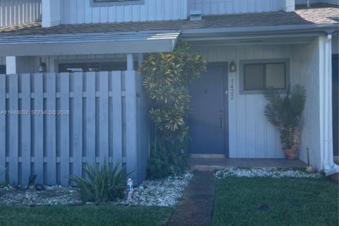 Townhouse in Hollywood, Florida 2 bedrooms, 106.84 sq.m. № 2005196 - photo 8