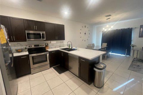 Adosado en venta en Davie, Florida, 3 dormitorios, 157.56 m2 № 1940564 - foto 5