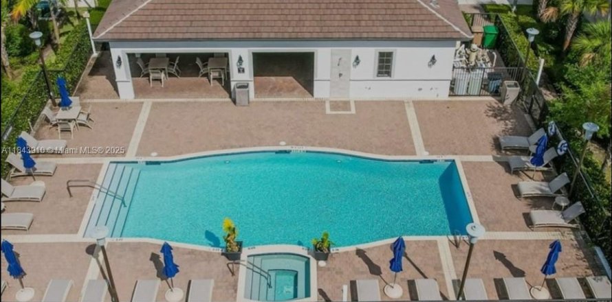 Adosado en Davie, Florida 3 dormitorios, 157.56 m2 № 1940564