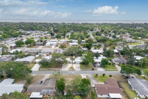 House in Titusville, Florida 4 bedrooms, 126.35 sq.m. № 1652109 - photo 18