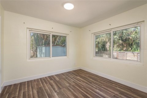 Casa en venta en Tampa, Florida, 4 dormitorios, 134.89 m2 № 1735312 - foto 5