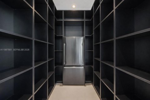 Casa en venta en Miami, Florida, 5 dormitorios, 391.12 m2 № 2057335 - foto 30