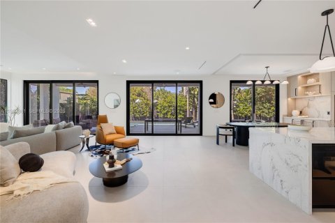 Casa en venta en Miami, Florida, 5 dormitorios, 391.12 m2 № 2057335 - foto 23
