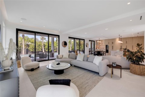 Casa en venta en Miami, Florida, 5 dormitorios, 391.12 m2 № 2057335 - foto 4