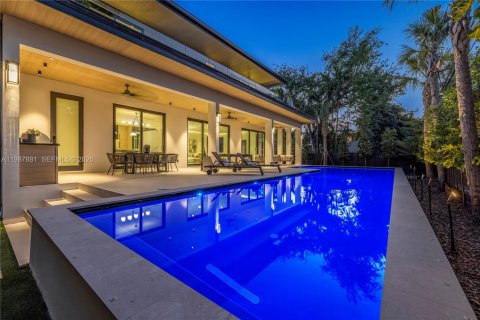 Casa en venta en Miami, Florida, 5 dormitorios, 391.12 m2 № 2057335 - foto 22