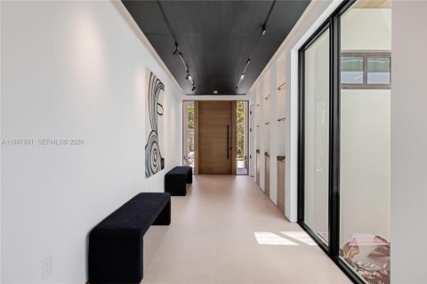 Casa en venta en Miami, Florida, 5 dormitorios, 391.12 m2 № 2057335 - foto 20