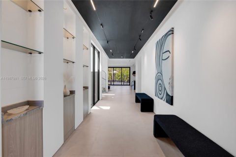 Casa en venta en Miami, Florida, 5 dormitorios, 391.12 m2 № 2057335 - foto 19