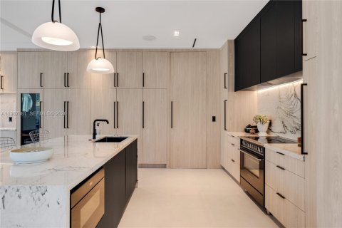 Casa en venta en Miami, Florida, 5 dormitorios, 391.12 m2 № 2057335 - foto 28