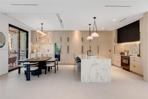 Casa en venta en Miami, Florida, 5 dormitorios, 391.12 m2 № 2057335 - foto 25