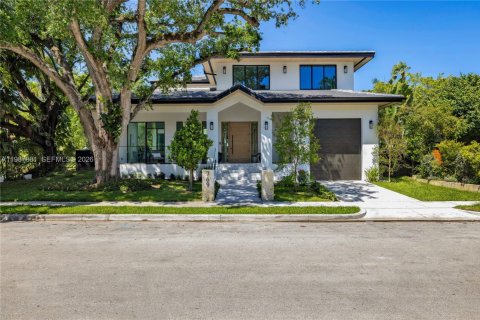 Casa en Miami, Florida 5 dormitorios, 391.12 m2 № 2057335