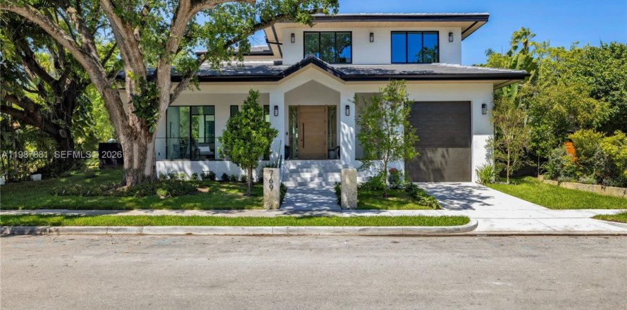 Casa en Miami, Florida 5 dormitorios, 391.12 m2 № 2057335