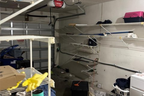 Townhouse in Hialeah, Florida 4 bedrooms, 159.79 sq.m. № 1994793 - photo 30