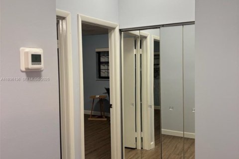 Townhouse in Hialeah, Florida 4 bedrooms, 159.79 sq.m. № 1994793 - photo 15