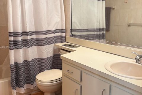 Townhouse in Hialeah, Florida 4 bedrooms, 159.79 sq.m. № 1994793 - photo 12